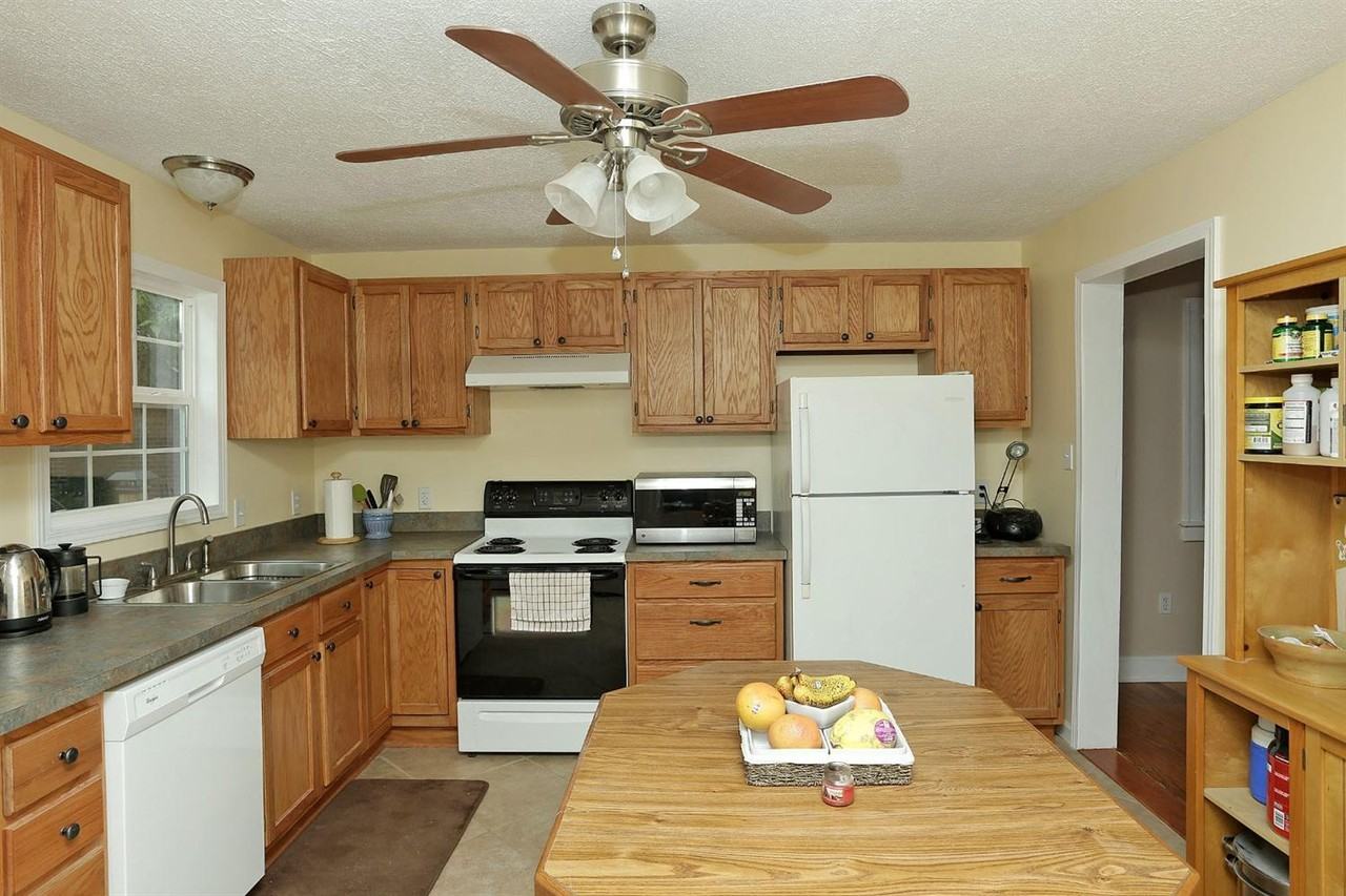 1206 Garrison Ave - Photo 4 of 9