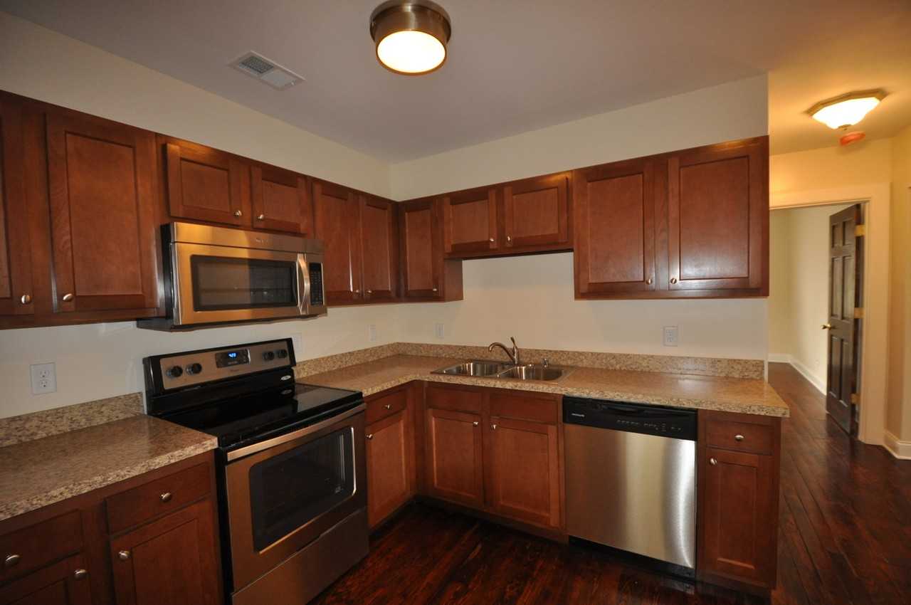 621 Golfview Dr - Photo 3 of 6