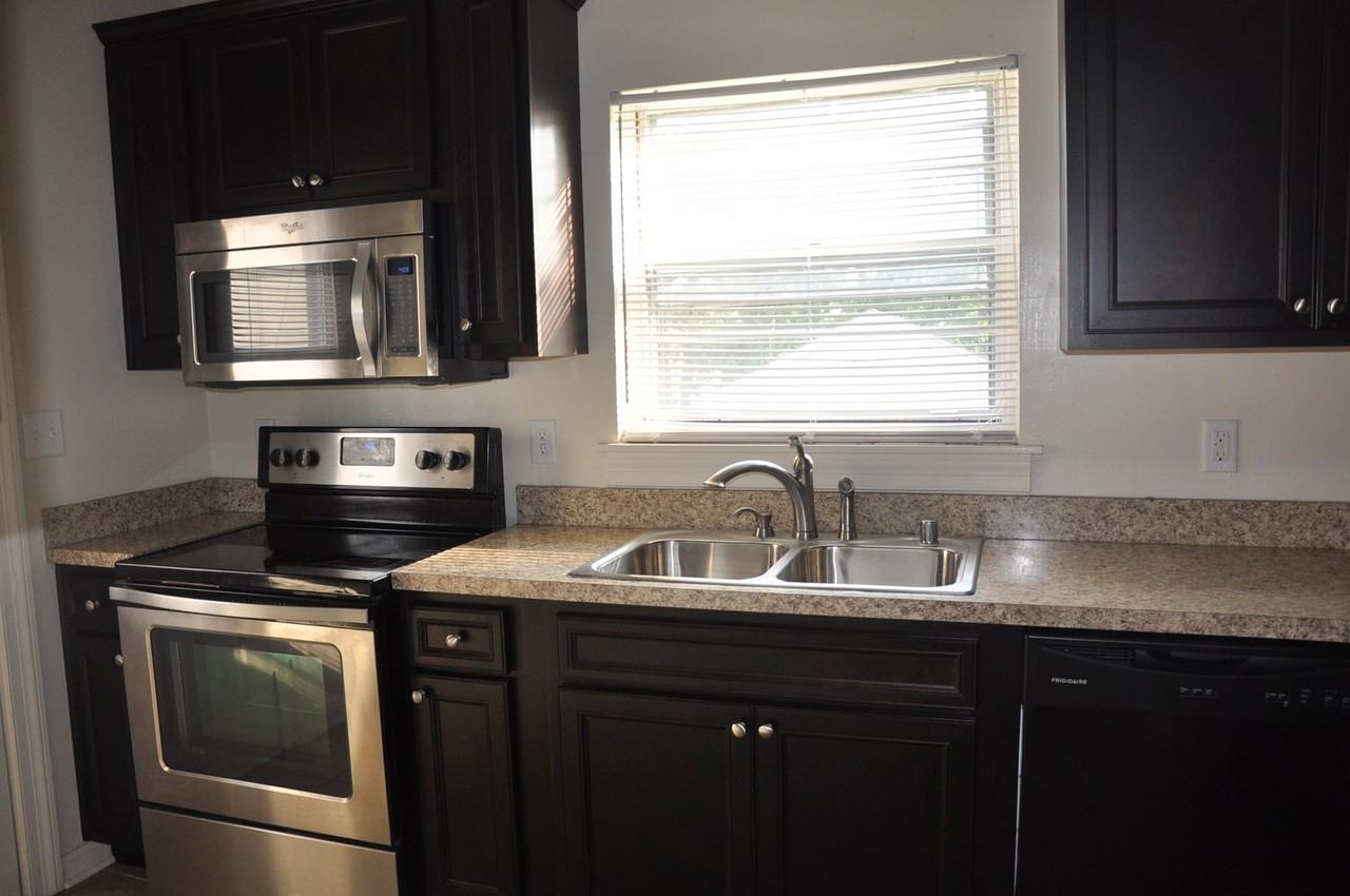 720 Addison Ave - Photo 5 of 13