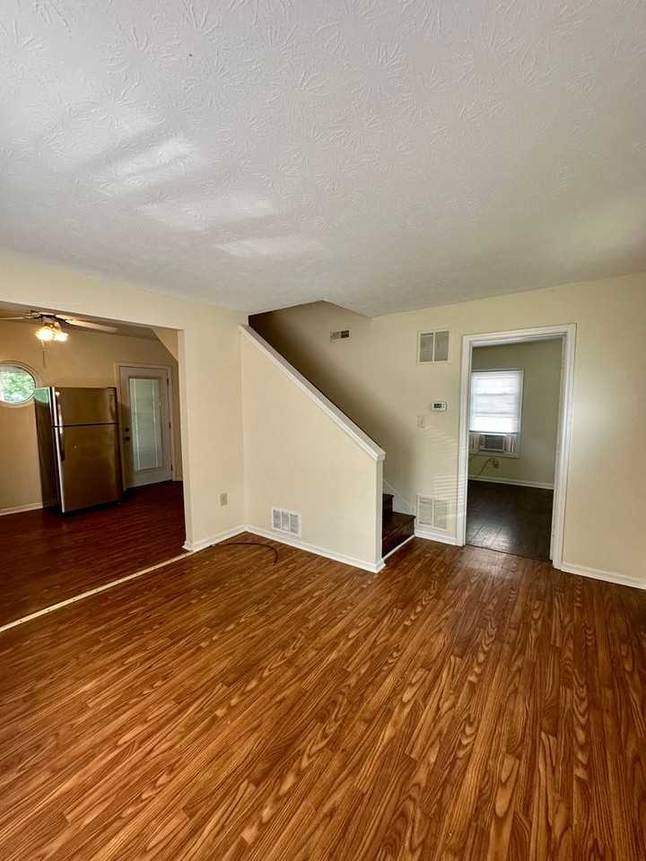 720 Addison Ave - Photo 7 of 13