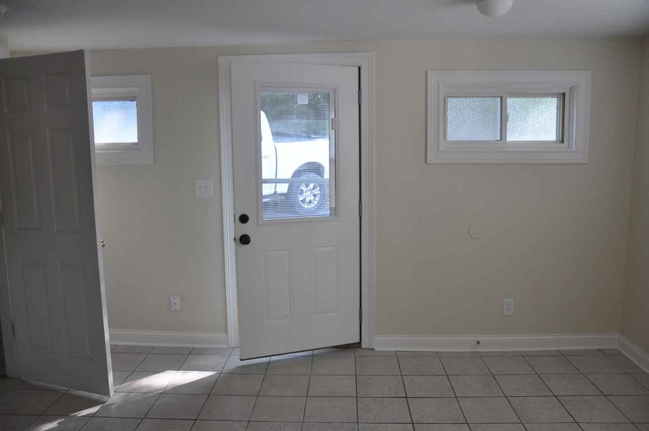 1211 Devonshire Ave - Photo 3 of 22