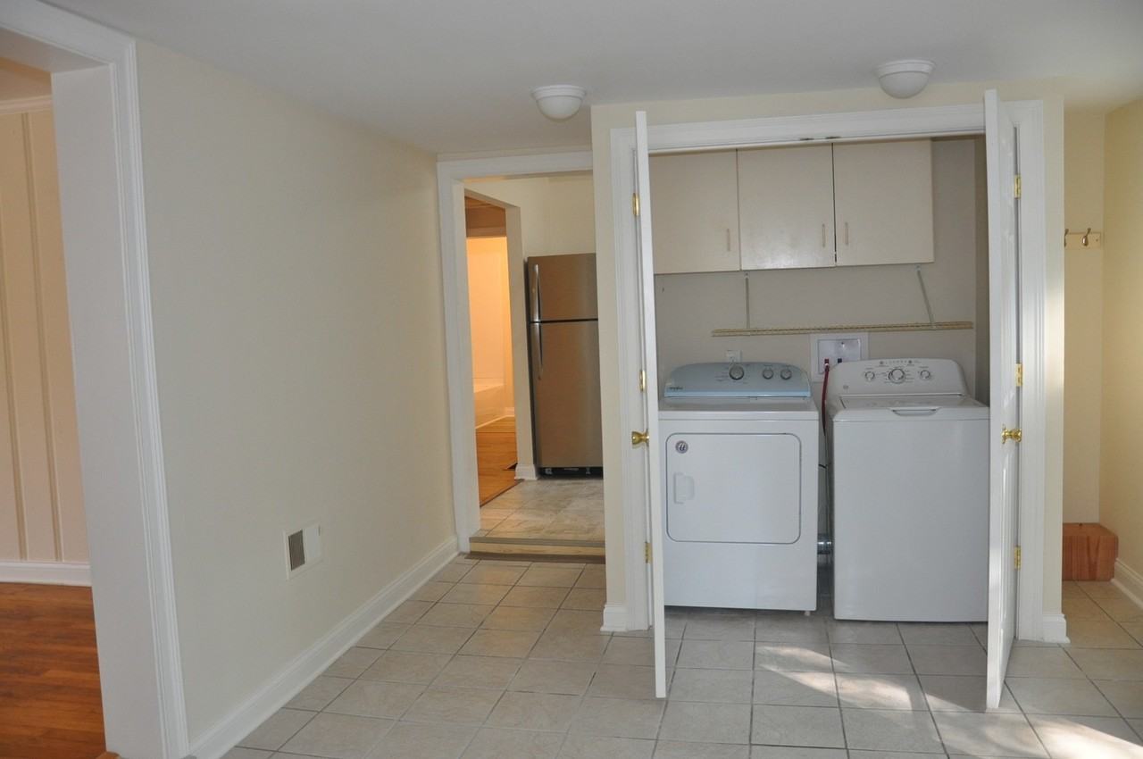 1211 Devonshire Ave - Photo 4 of 22