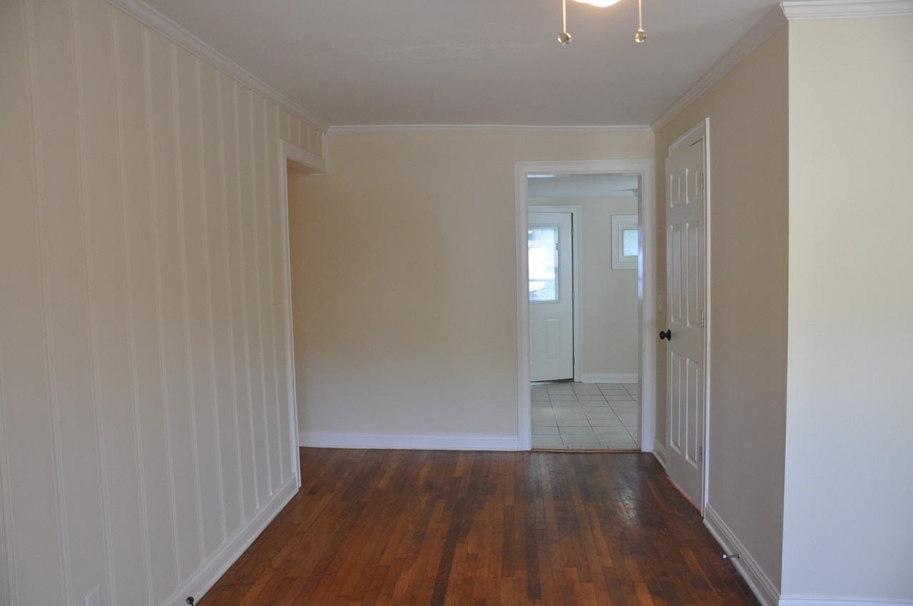 1211 Devonshire Ave - Photo 5 of 22