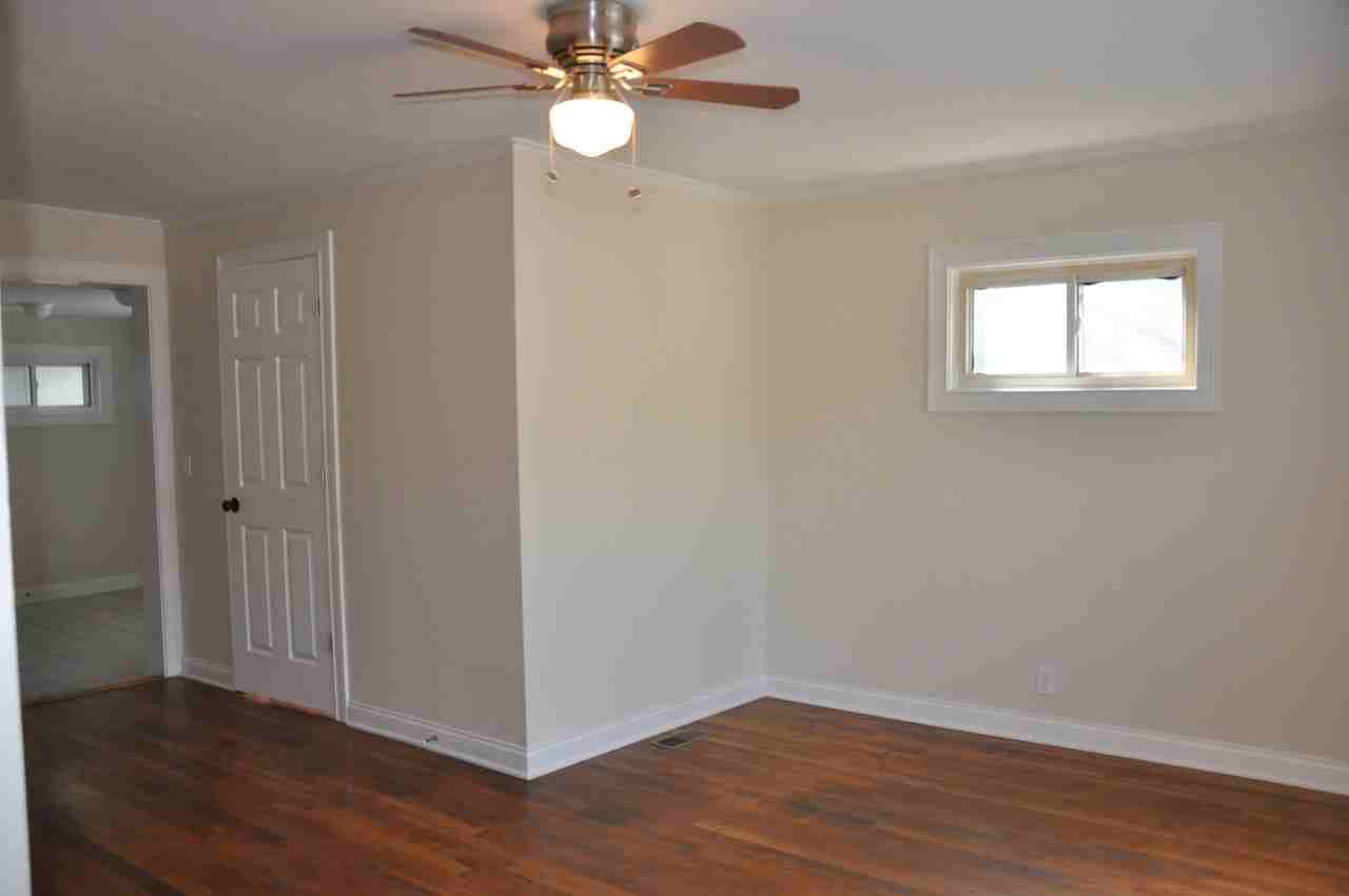 1211 Devonshire Ave - Photo 6 of 22