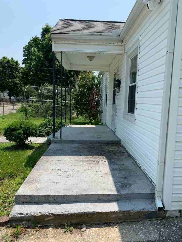 752 Addison Ave - Photo 2 of 19