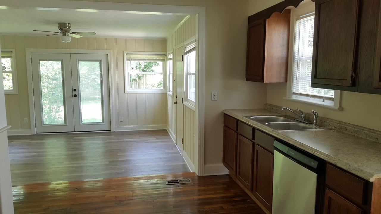 752 Addison Ave - Photo 3 of 19