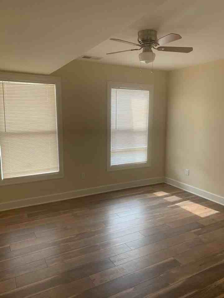 513 Addison Ave - Photo 5 of 15