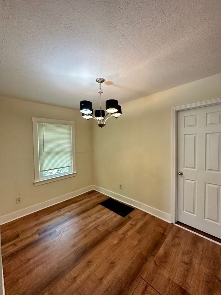 717 Golfview Dr - Photo 3 of 13