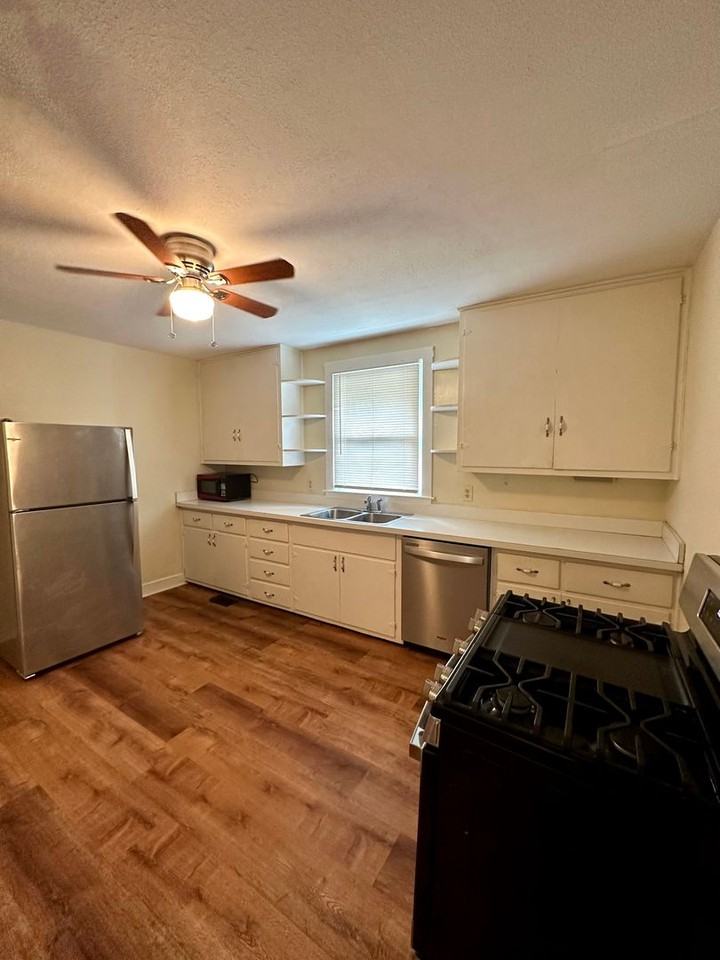 717 Golfview Dr - Photo 5 of 13