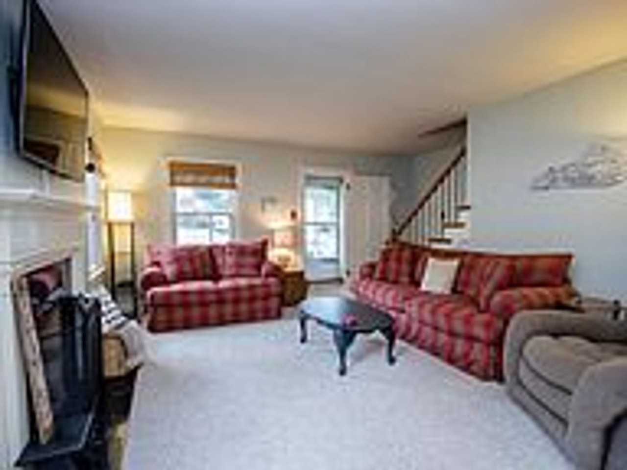1083 Duncan Ave - Photo 3 of 6