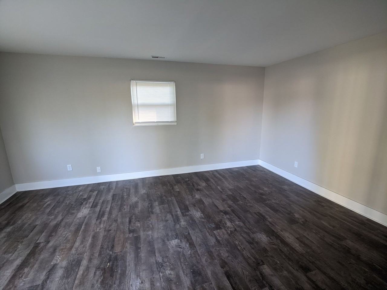 2807 Manlove Ave - Photo 2 of 11