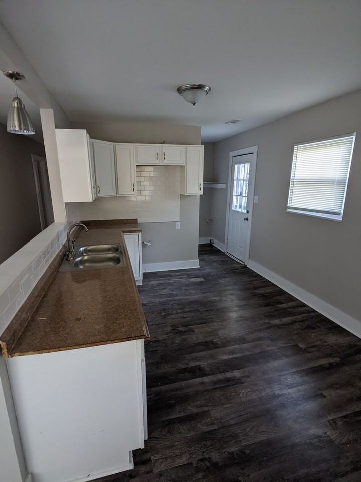 2807 Manlove Ave - Photo 3 of 11