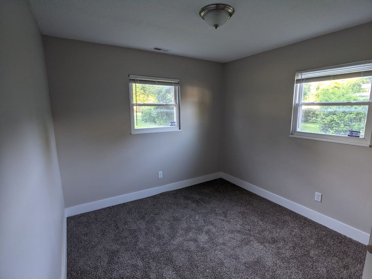 2807 Manlove Ave - Photo 6 of 11