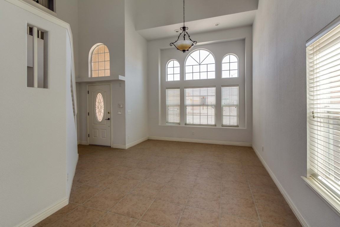 5541 Ignacio Frias Dr - Photo 7 of 25