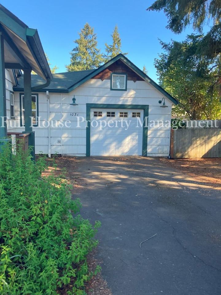 1031 Horn Ln - Photo 2 of 18