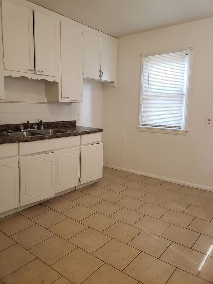 4422 N 30th St - Photo 2 of 8