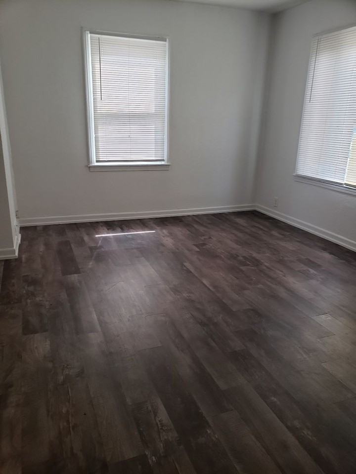4422 N 30th St - Photo 4 of 8