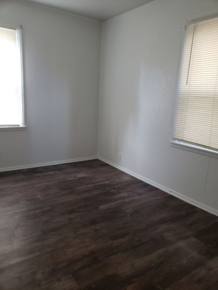4422 N 30th St - Photo 5 of 8