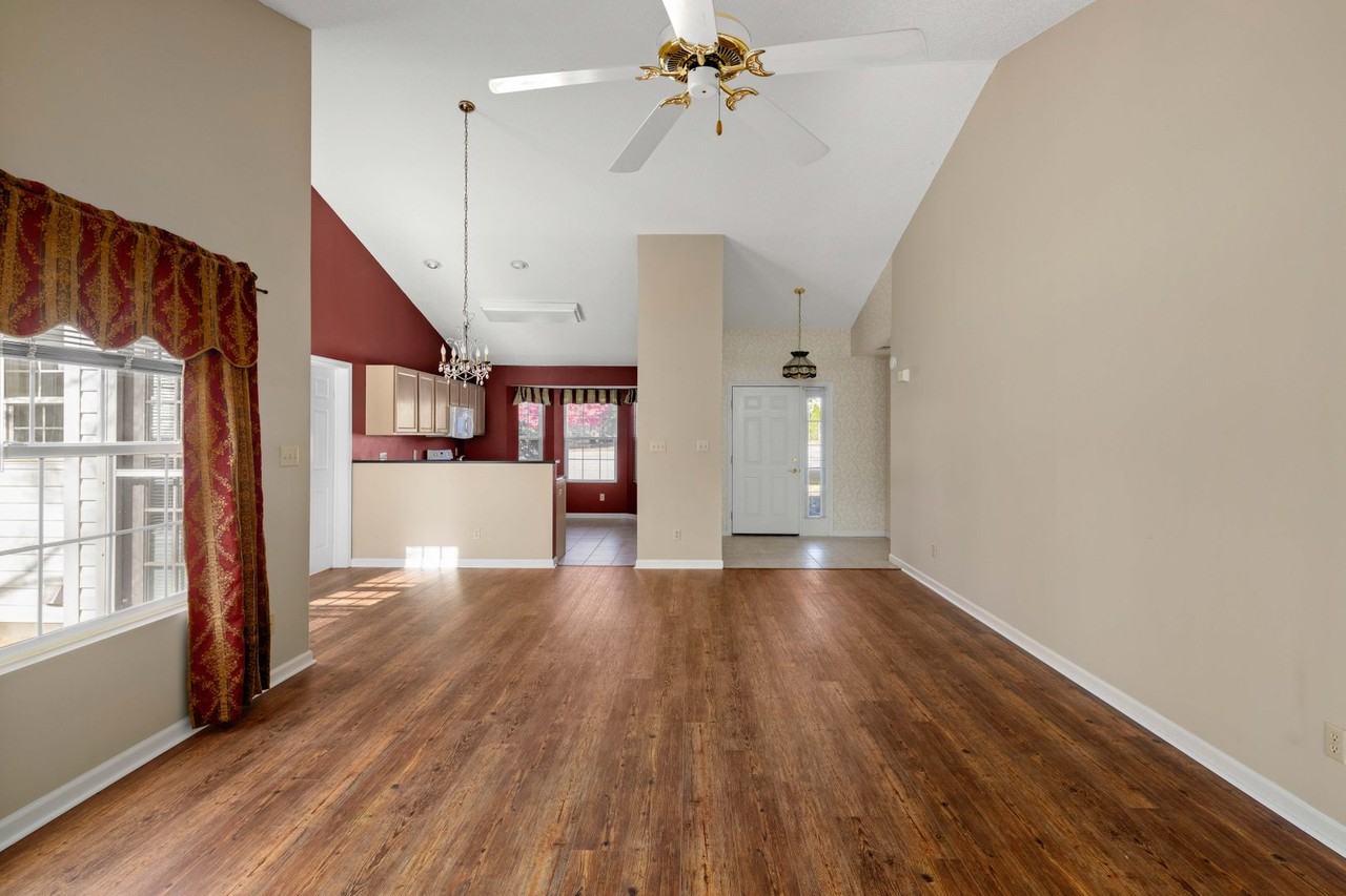 8 Gatehouse Ct - Photo 2 of 15