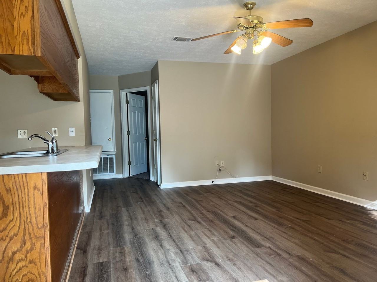1455 Joyner Dr - Photo 2 of 15