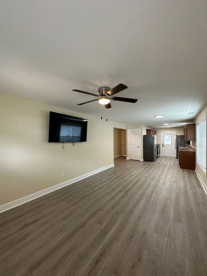 178 Montmullin St - Photo 2 of 18