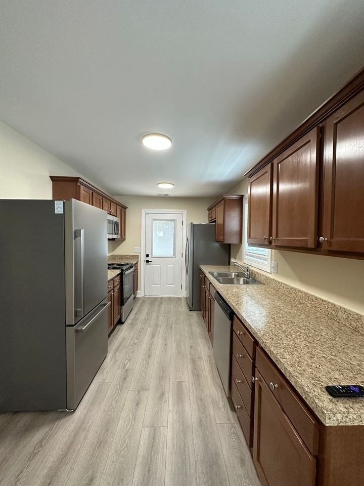 178 Montmullin St - Photo 3 of 18