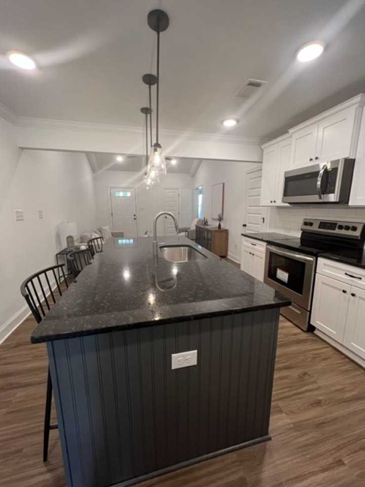 321 Morris Ave - Photo 3 of 10