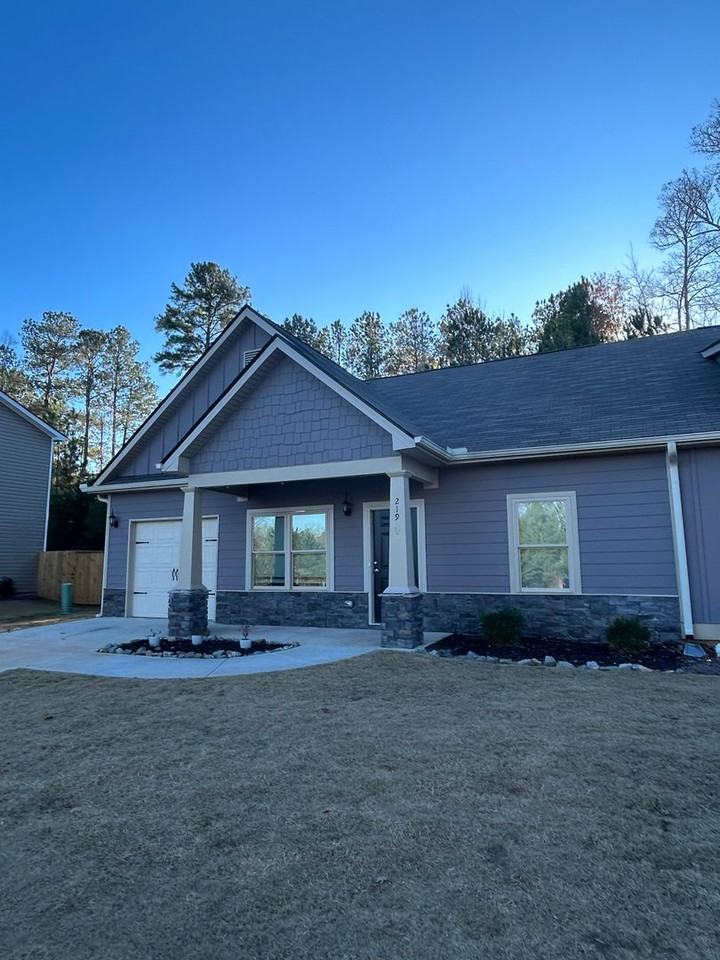 219 Oakwood Dr Nw - Photo 2 of 16