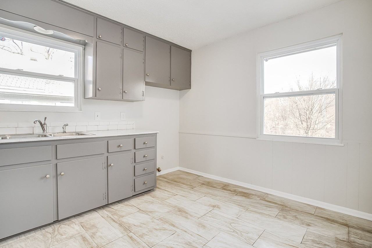 3604 E 61st St. - Photo 4 of 30