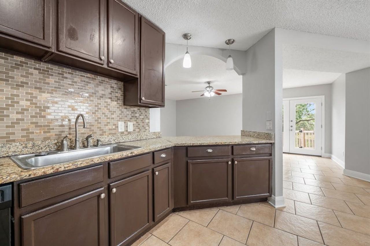 15305 Oconto Dr - Photo 3 of 31