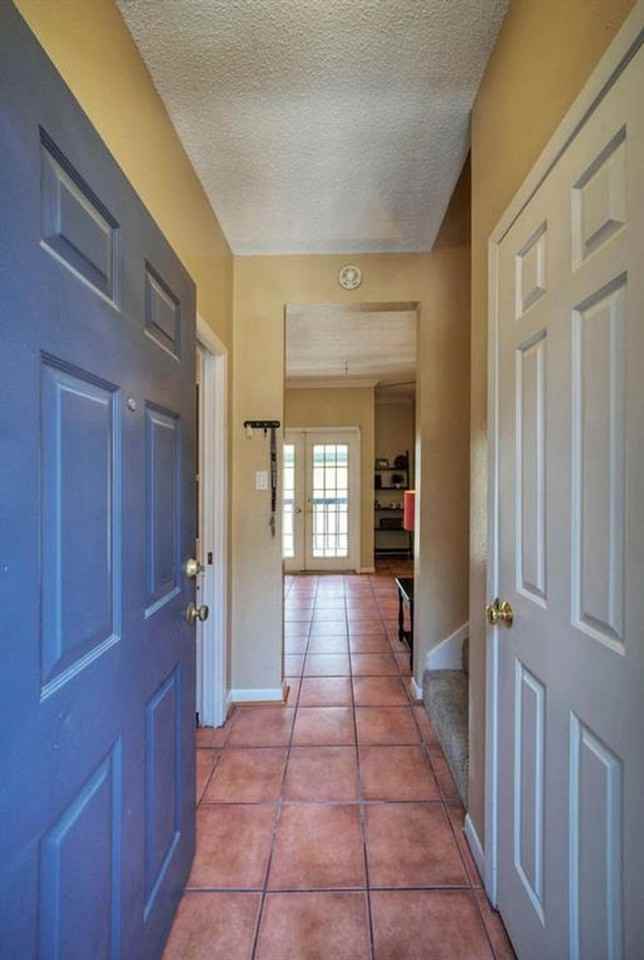 711 W 21st St - Photo 6 of 26