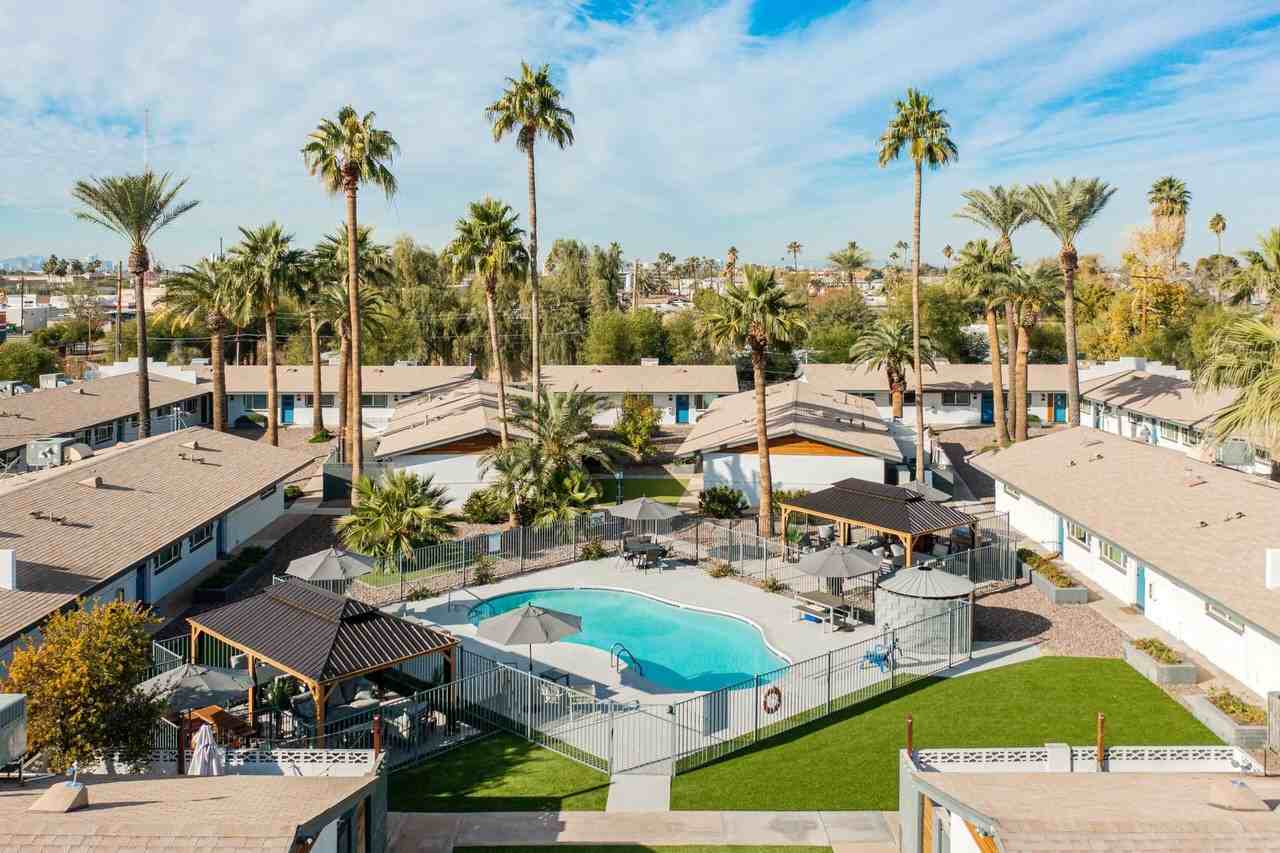 Modern patio home, pet friendly resort living in Arcadia at Urban Falls. - Photo 2 of 14