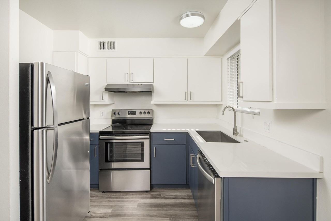 Modern patio home, pet friendly resort living in Arcadia at Urban Falls. - Photo 5 of 14