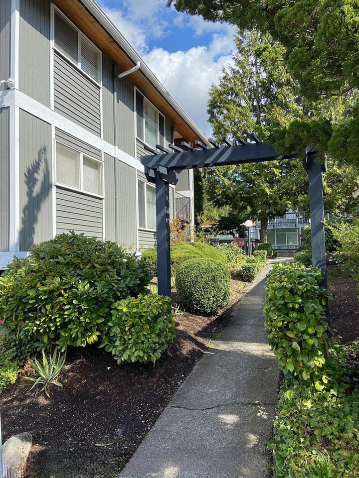 Village Gardens - Photo 2 of 3