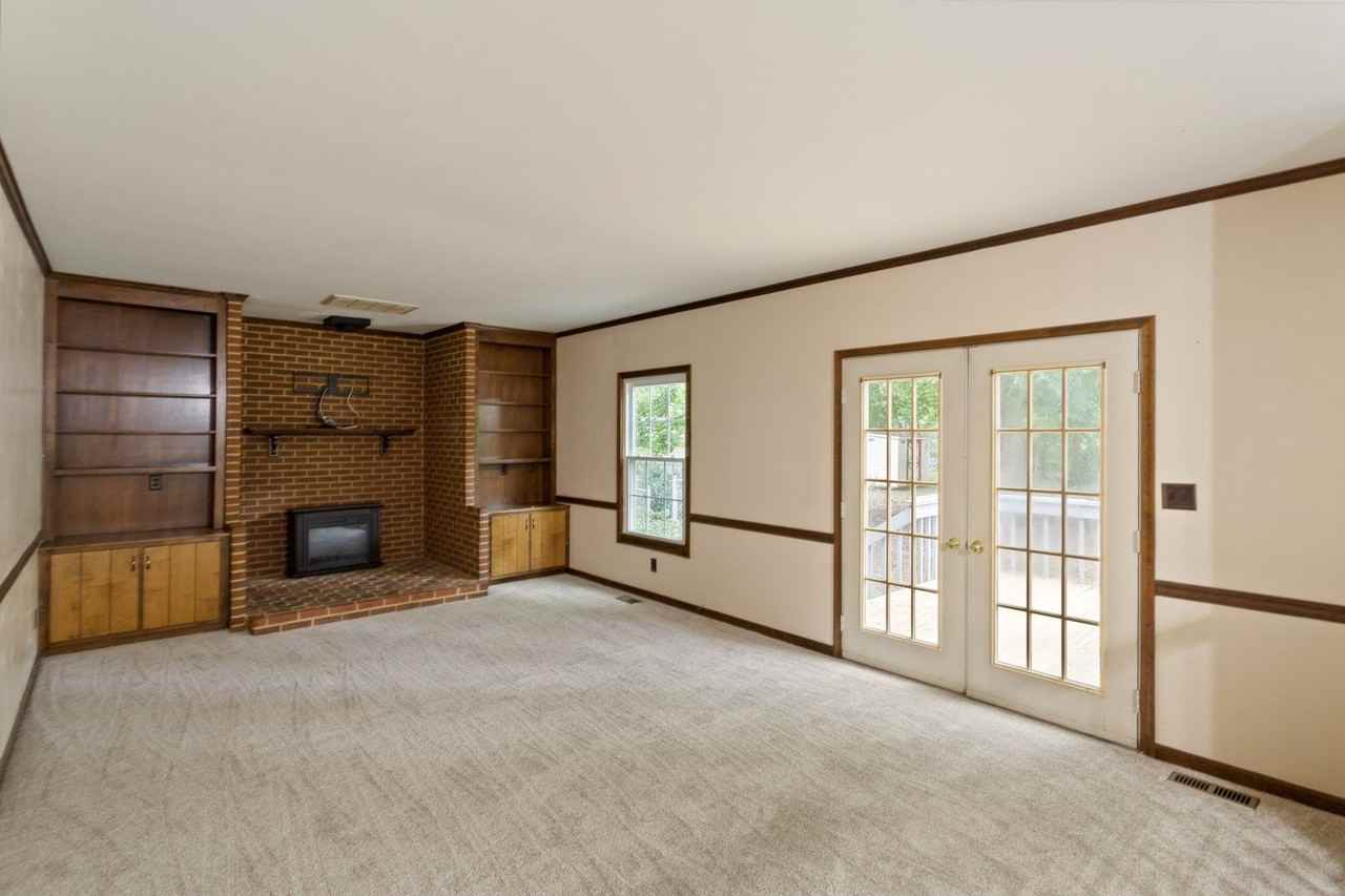 243 Yoder Ln - Photo 3 of 27