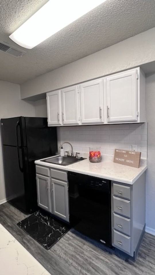 Hickory Grove Apartments - Photo 4 of 16