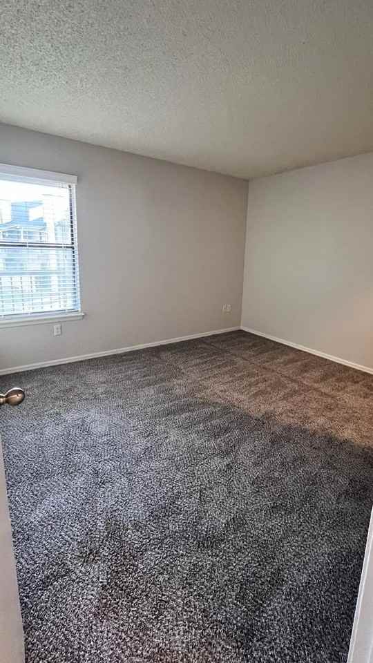 Hickory Grove Apartments - Photo 7 of 16