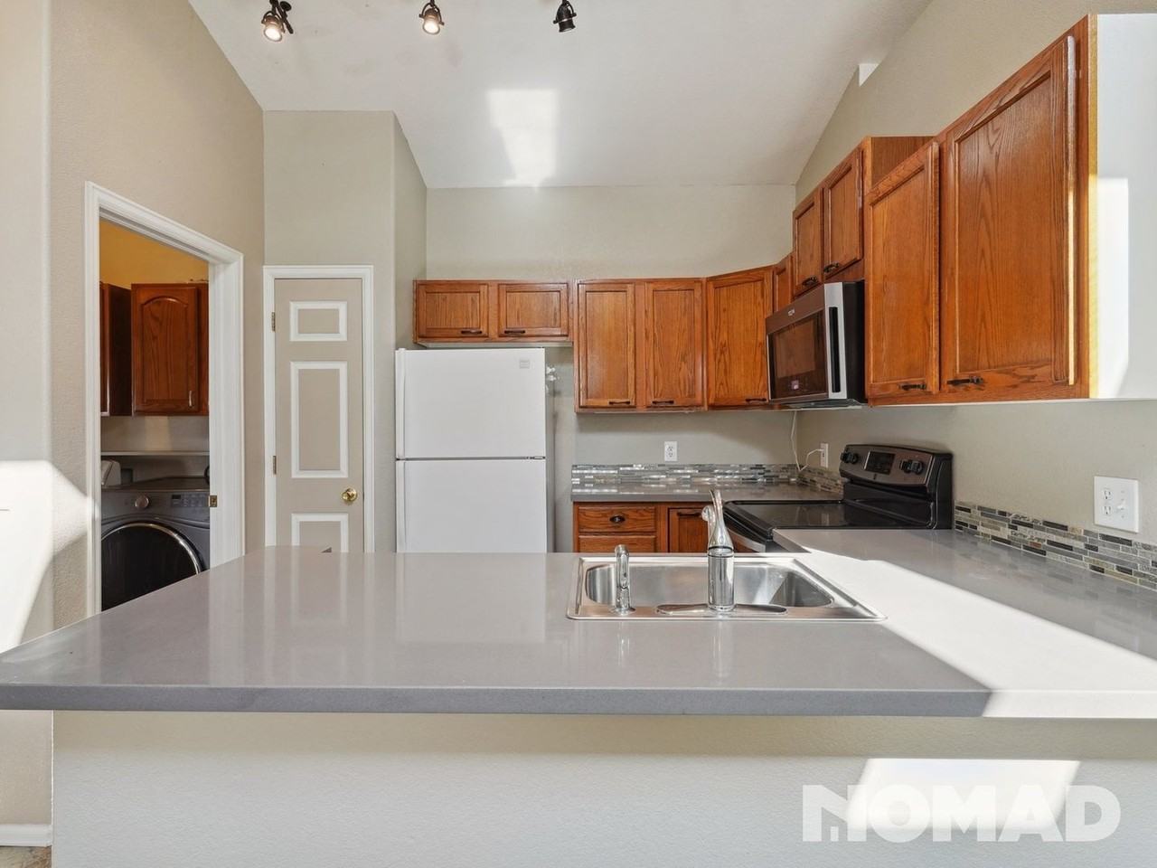 1130 Samuel Pt - Photo 3 of 24
