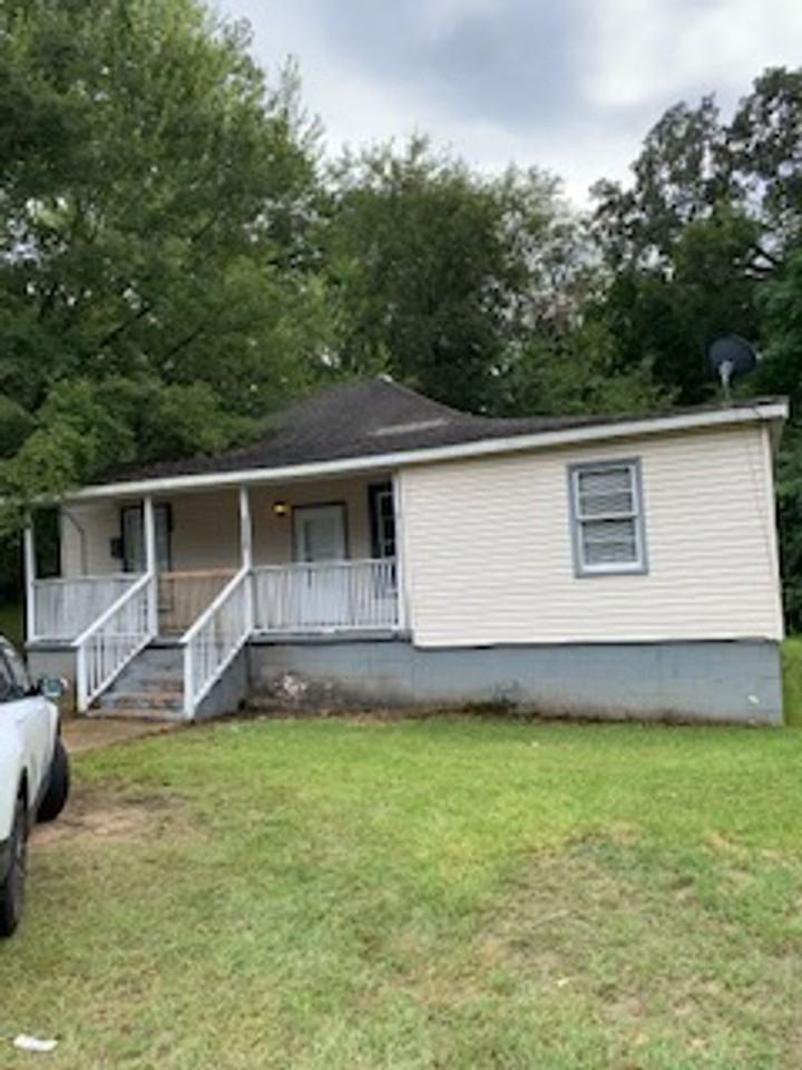 3313 Alabama Ave Ne - Photo 2 of 10