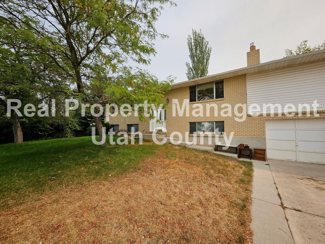 1474 N 375 W - Photo 3 of 25