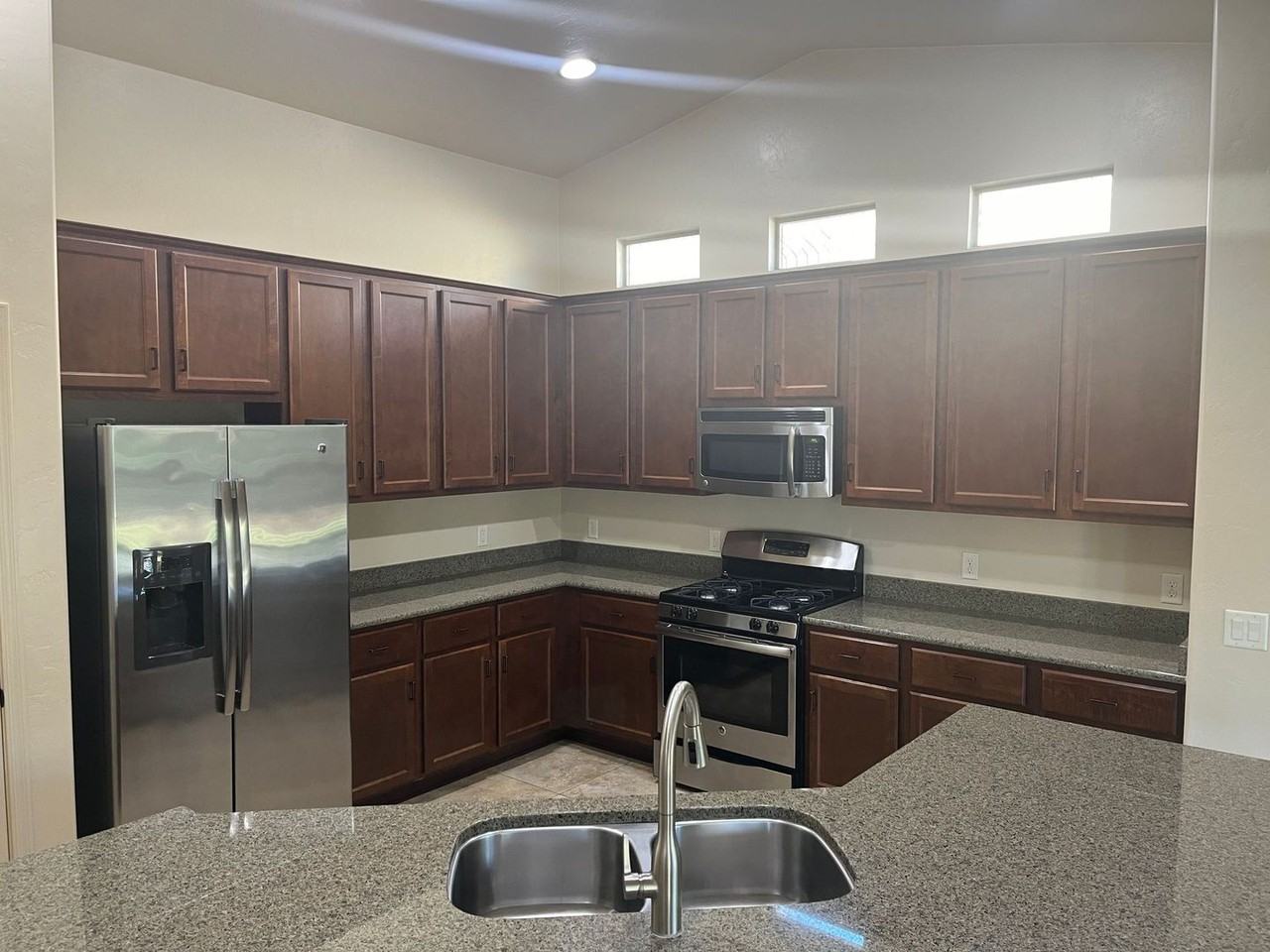 3263 Red Leaf Ln - Photo 5 of 15