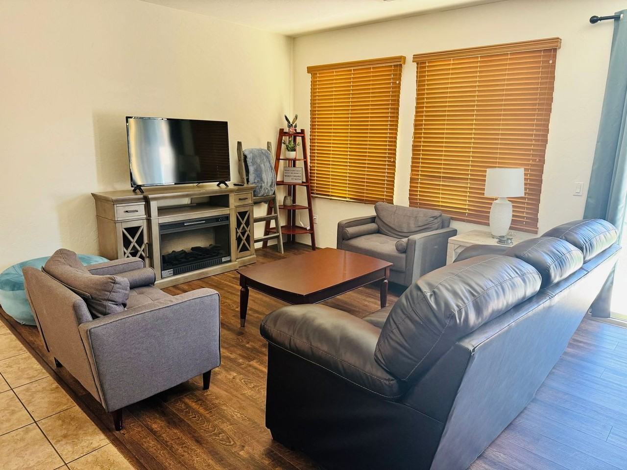 2090 Cascadia Dr - Photo 3 of 20