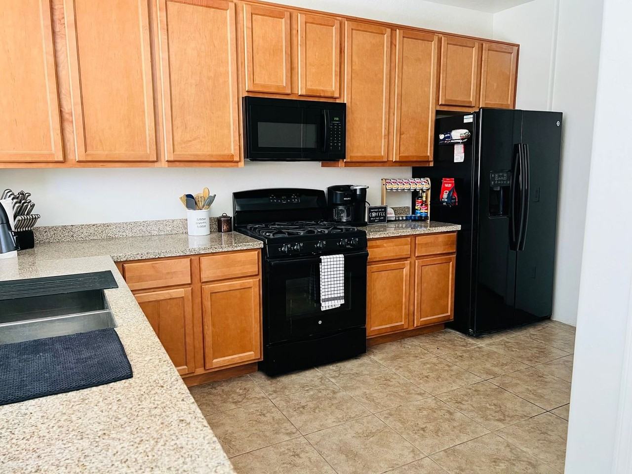 2090 Cascadia Dr - Photo 4 of 20