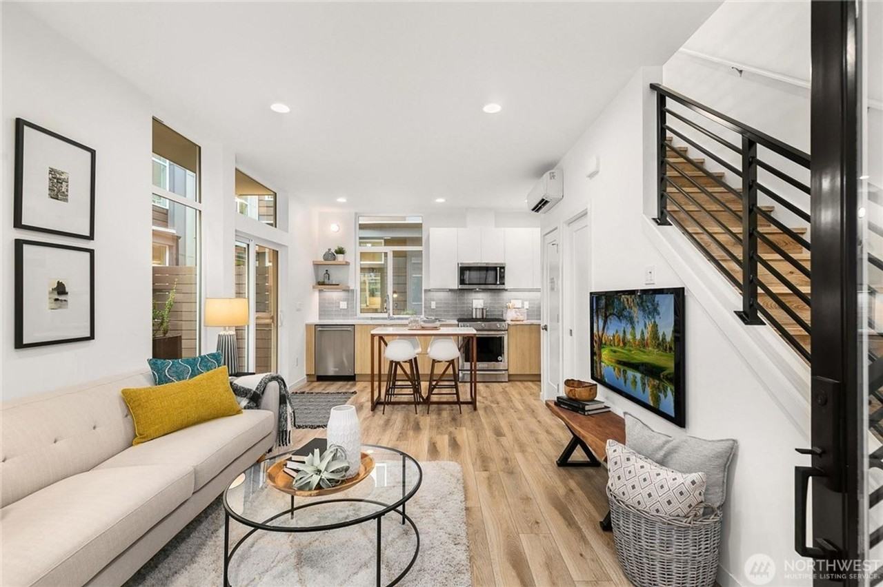 2404D Dexter Ave N - Photo 2 of 18