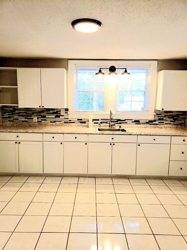 341 Vance St - Photo 3 of 12