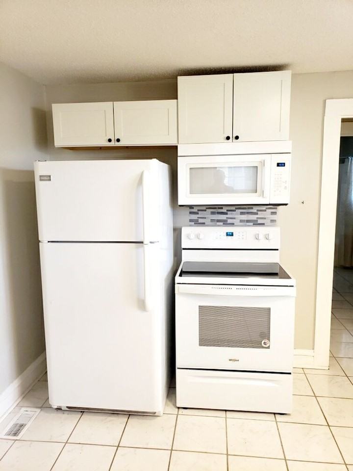 341 Vance St - Photo 4 of 12