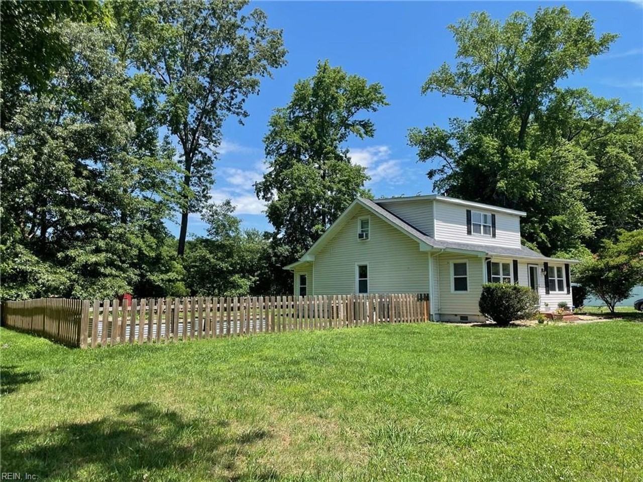 21139 Reynolds Dr - Photo 2 of 49