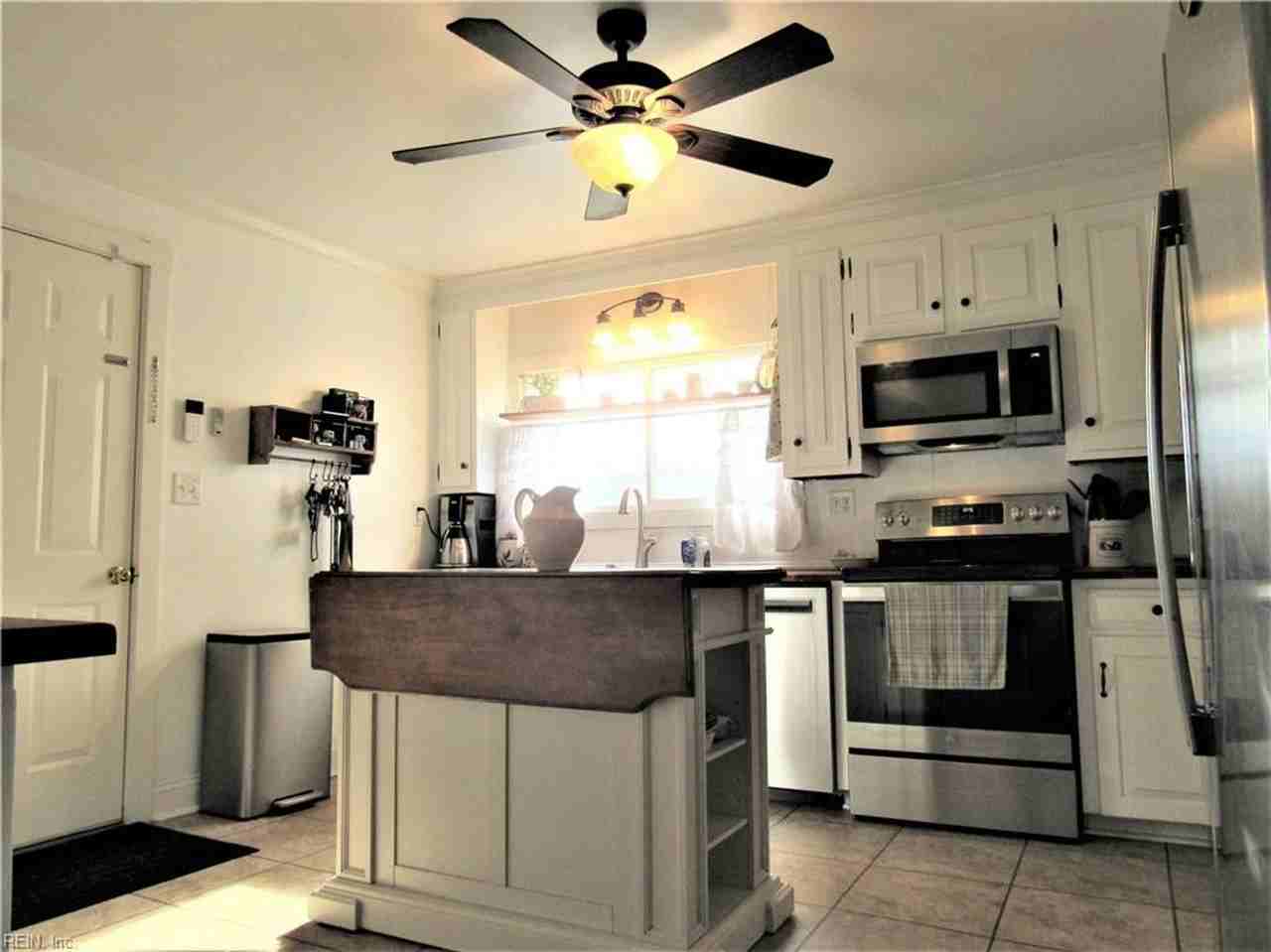 21139 Reynolds Dr - Photo 3 of 49