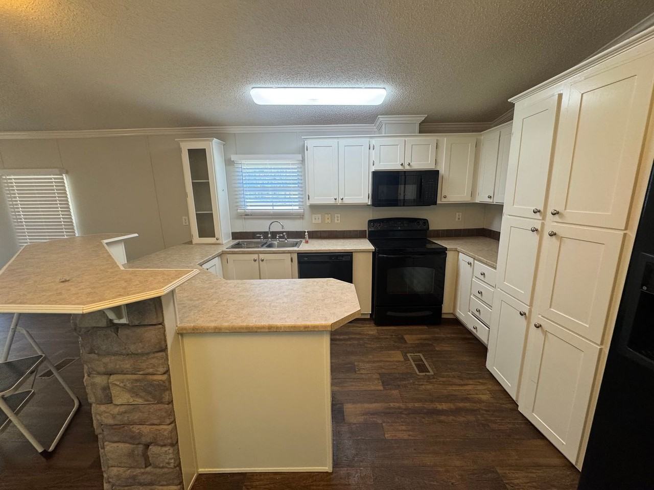 498 Burford Rd - Photo 4 of 13