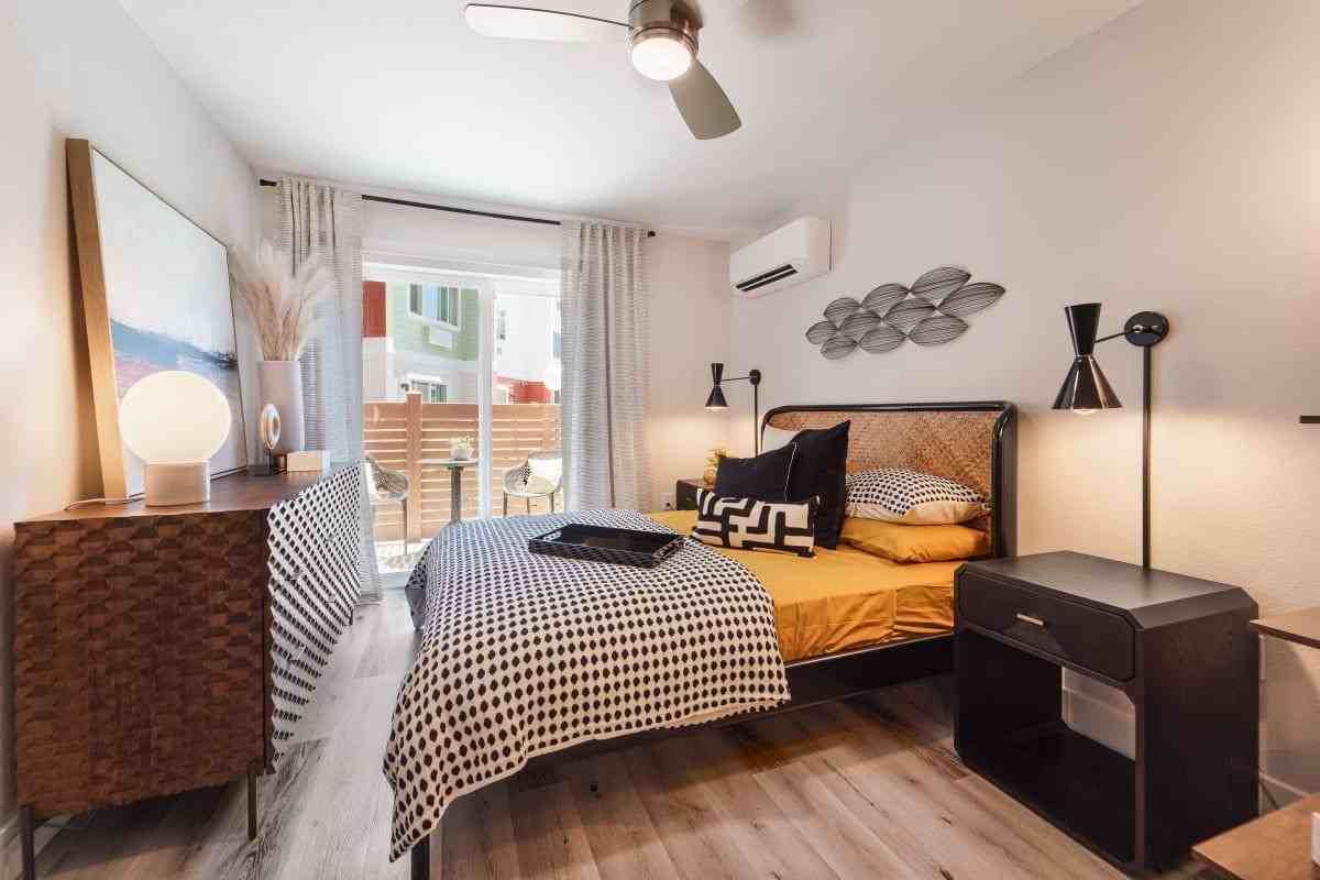 321 Bercut Dr - Photo 6 of 21